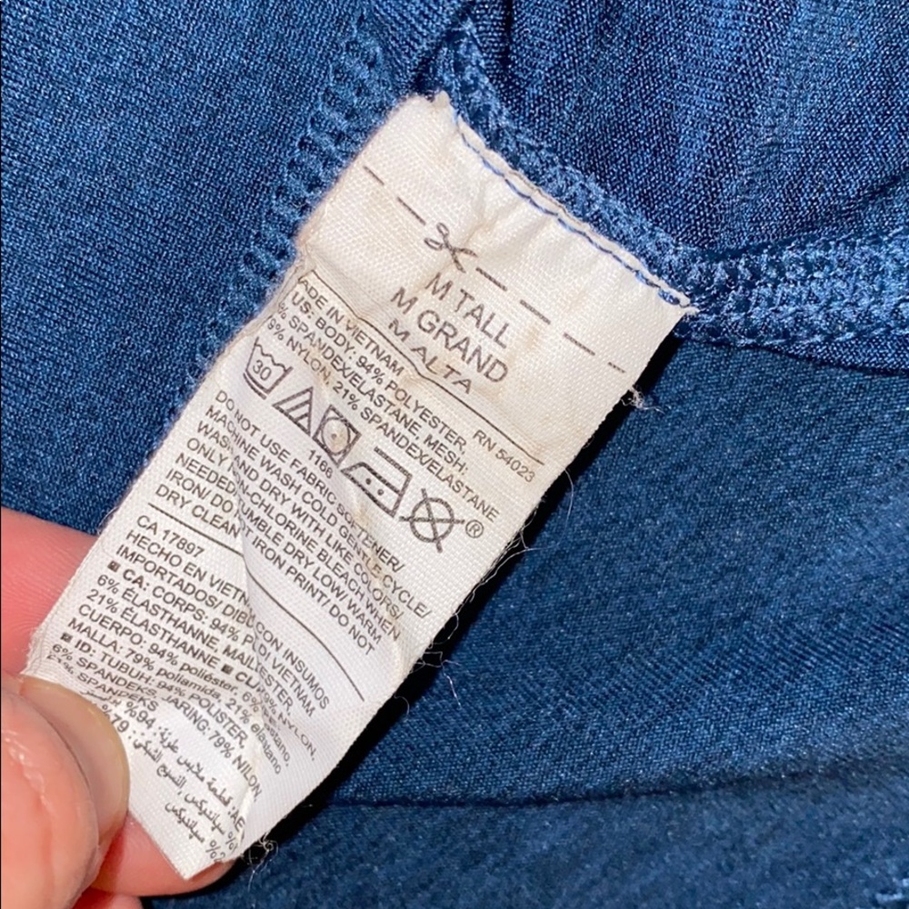 Old navy active tank - Picture 3 of 3